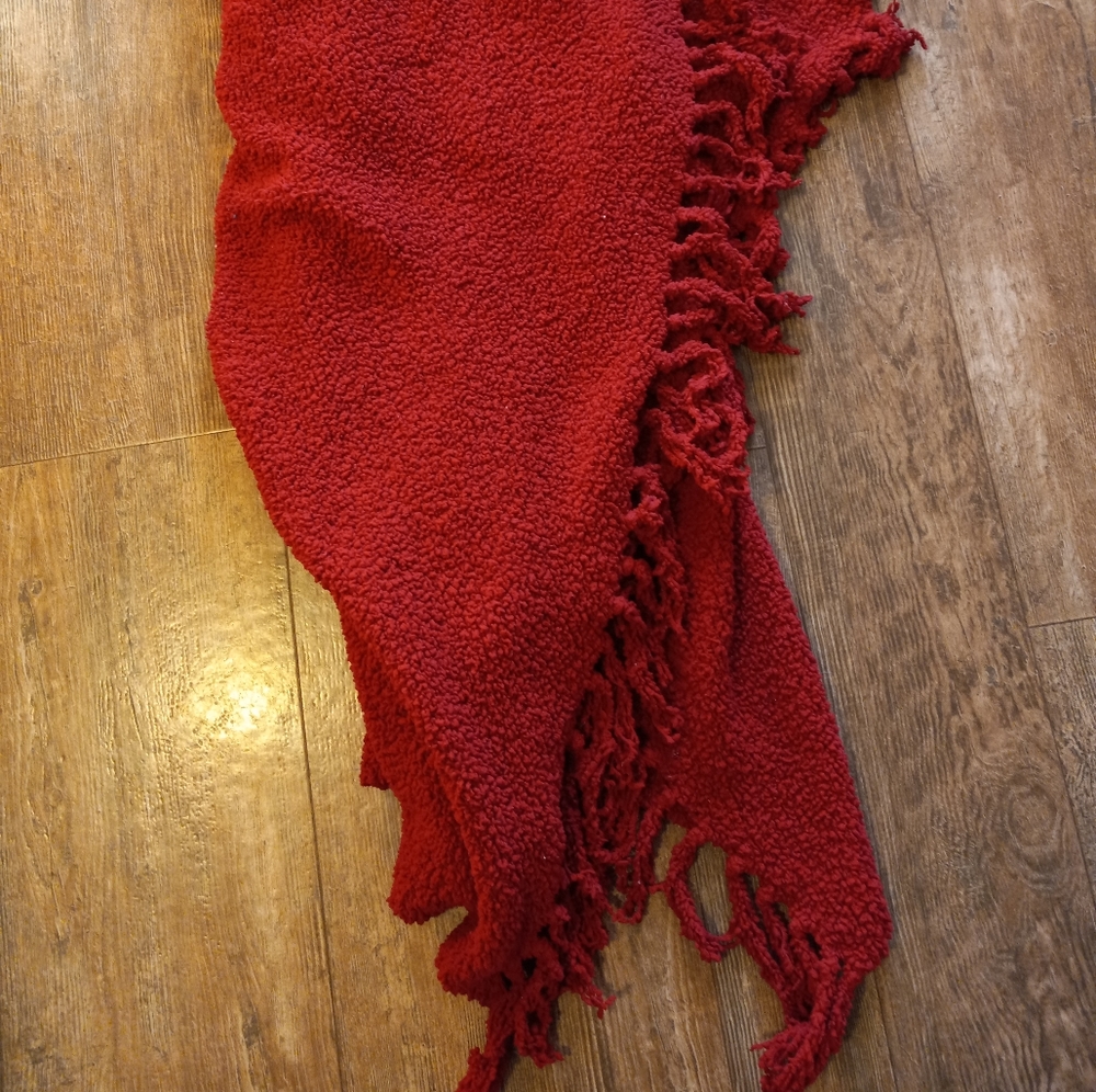Fringed throw